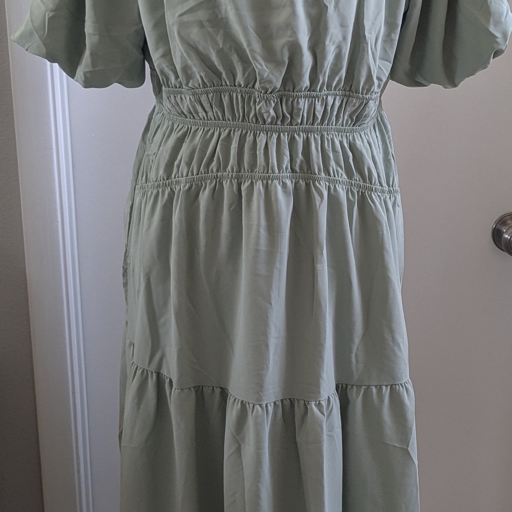 Elegant Green Maxi Dress - Picture 2 of 7